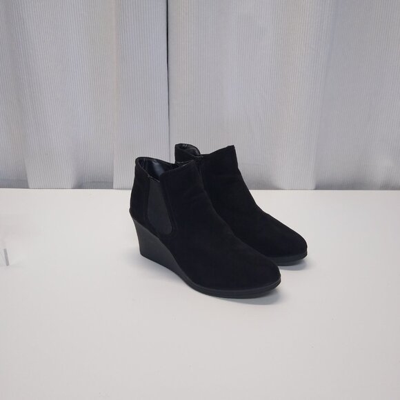 White Mountain Solange Black Wedge Chelsea Boots Size 12M Expandable Side & Zip - Picture 2 of 8